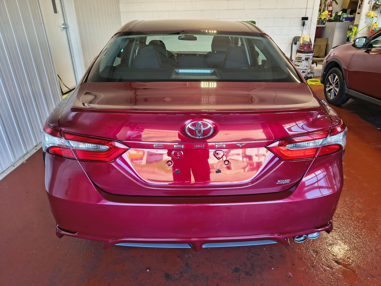 2018 Toyota Camry SE Photo0