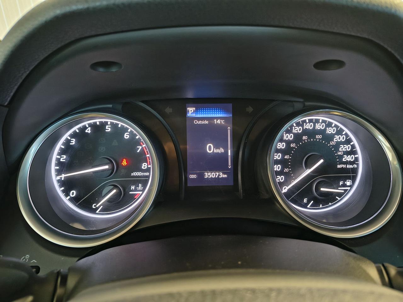 2018 Toyota Camry SE Photo0