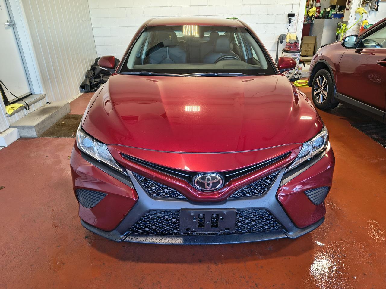 2018 Toyota Camry SE Photo