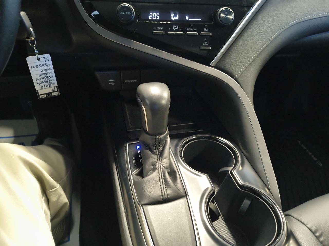 2018 Toyota Camry SE Photo0