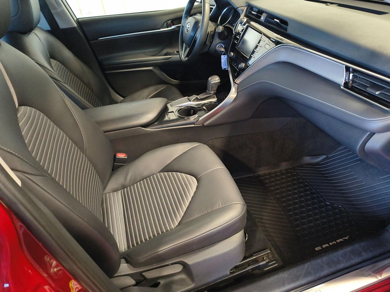 2018 Toyota Camry SE Photo0