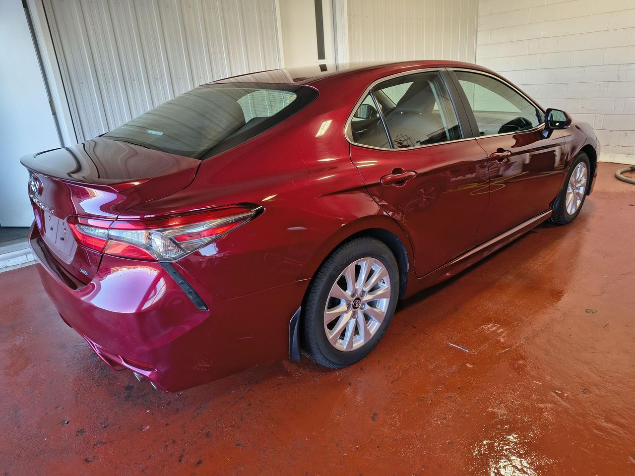 2018 Toyota Camry SE Photo