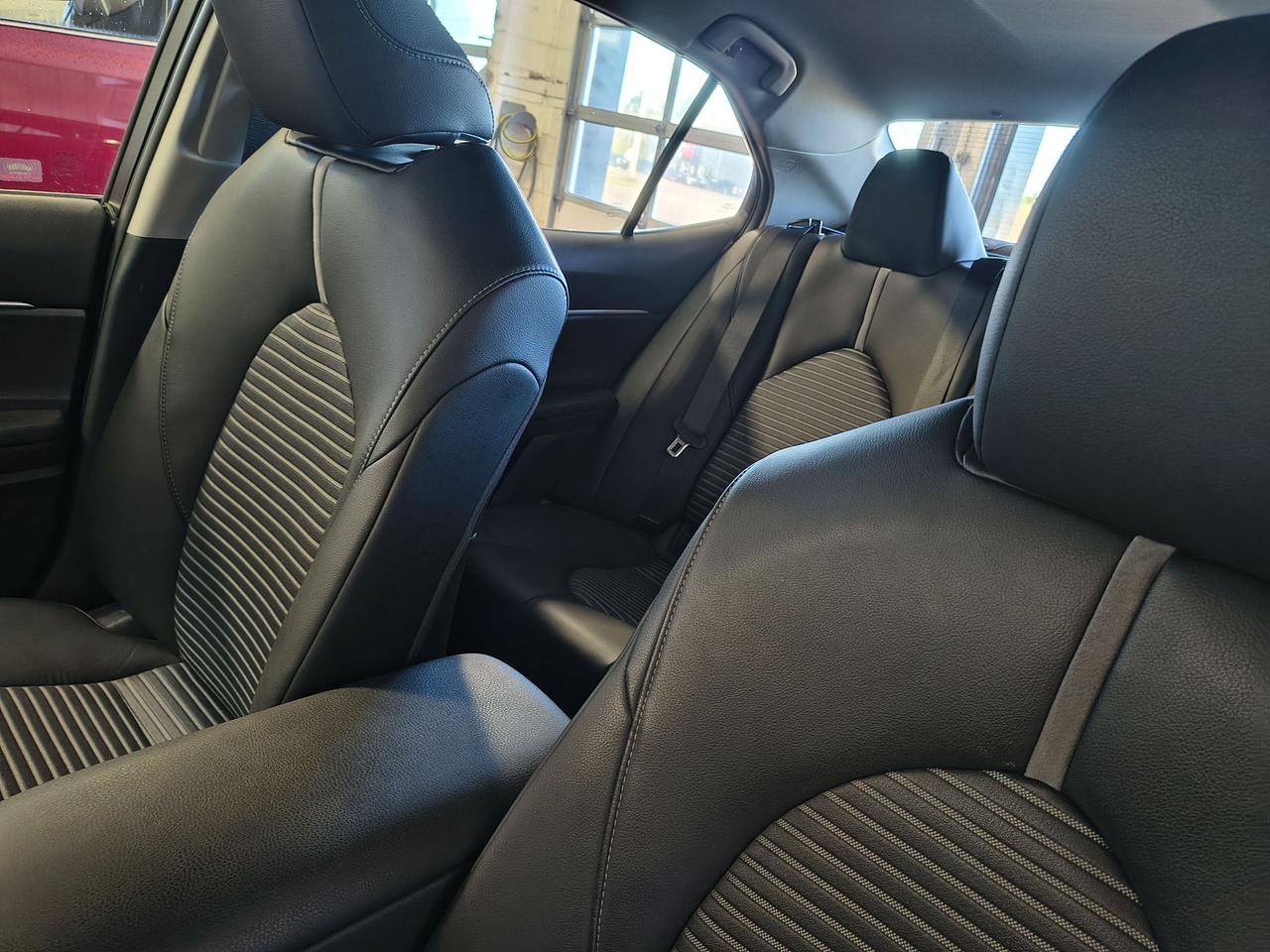 2018 Toyota Camry SE Photo0