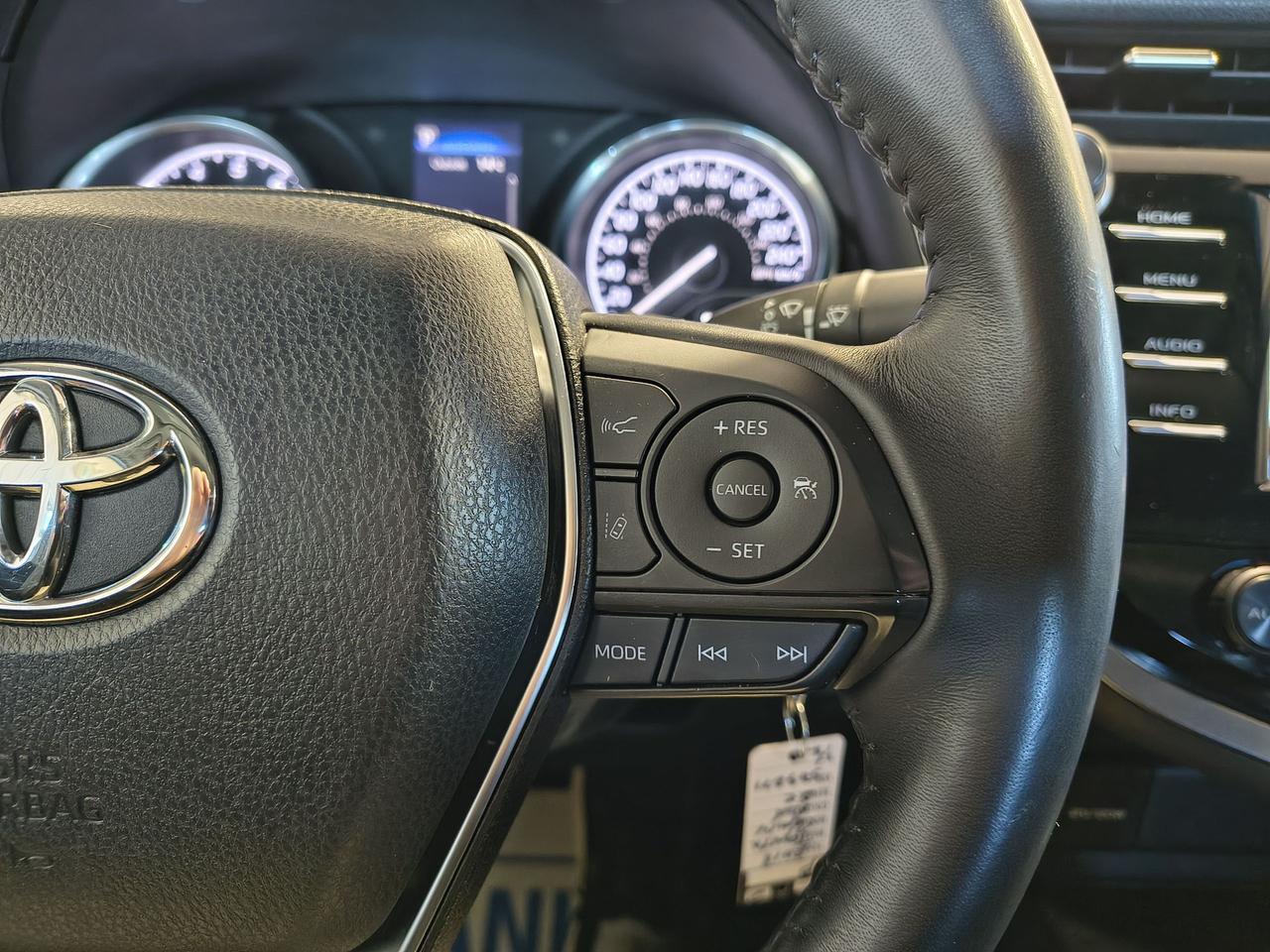 2018 Toyota Camry SE Photo0
