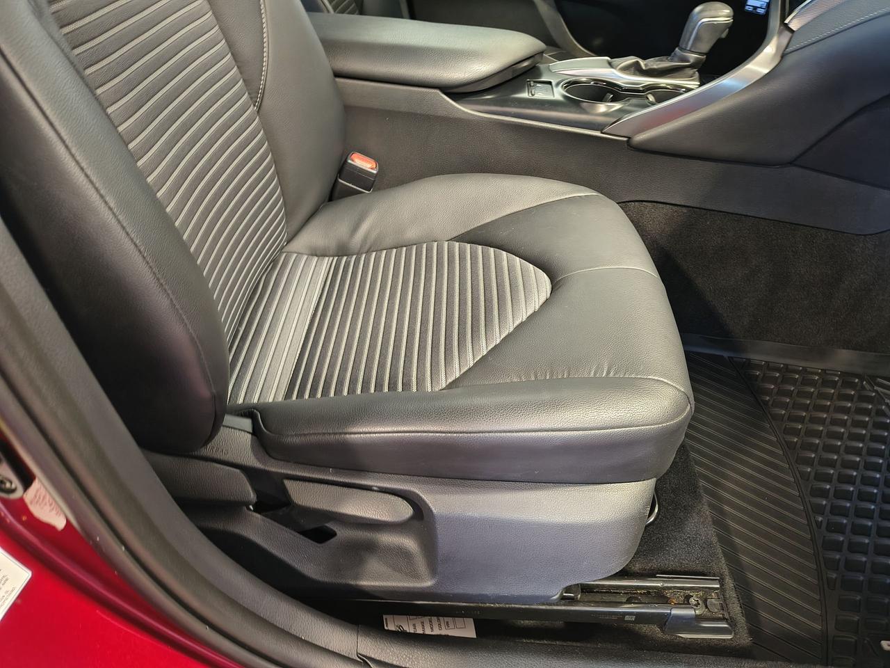2018 Toyota Camry SE Photo0