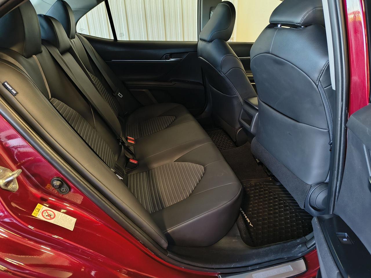 2018 Toyota Camry SE Photo