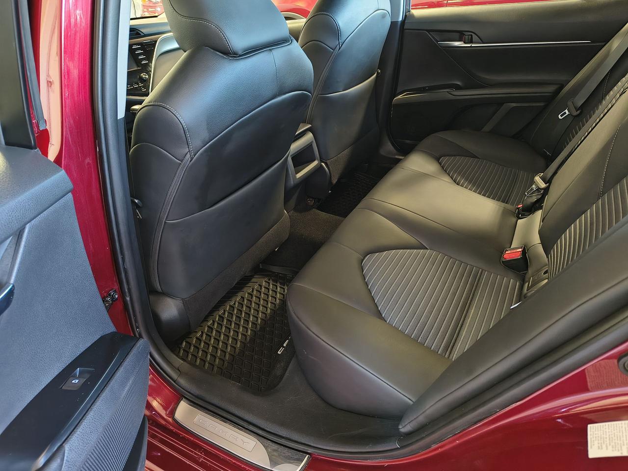 2018 Toyota Camry SE Photo