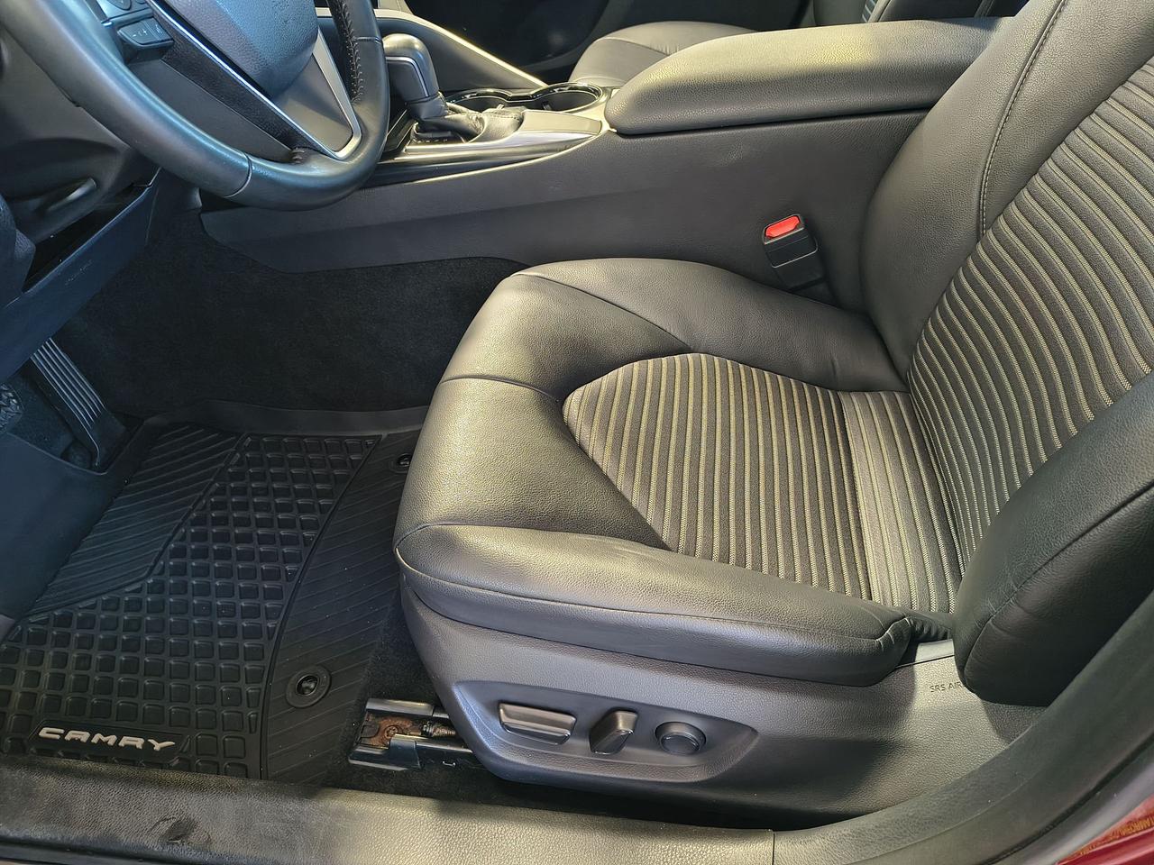 2018 Toyota Camry SE Photo0