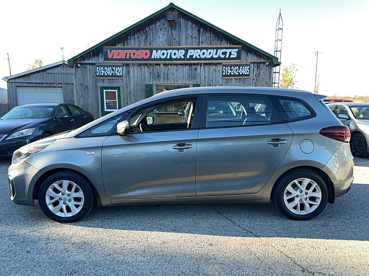 2017 Kia Rondo LX w/3rd Row Photo