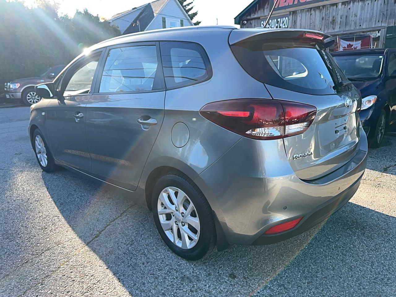 2017 Kia Rondo LX w/3rd Row Photo