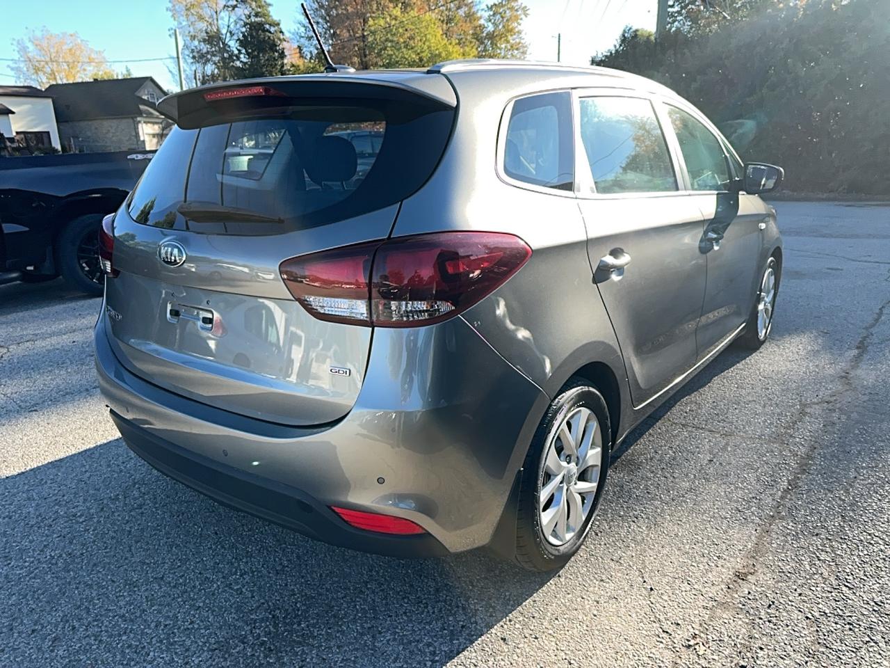2017 Kia Rondo LX w/3rd Row Photo