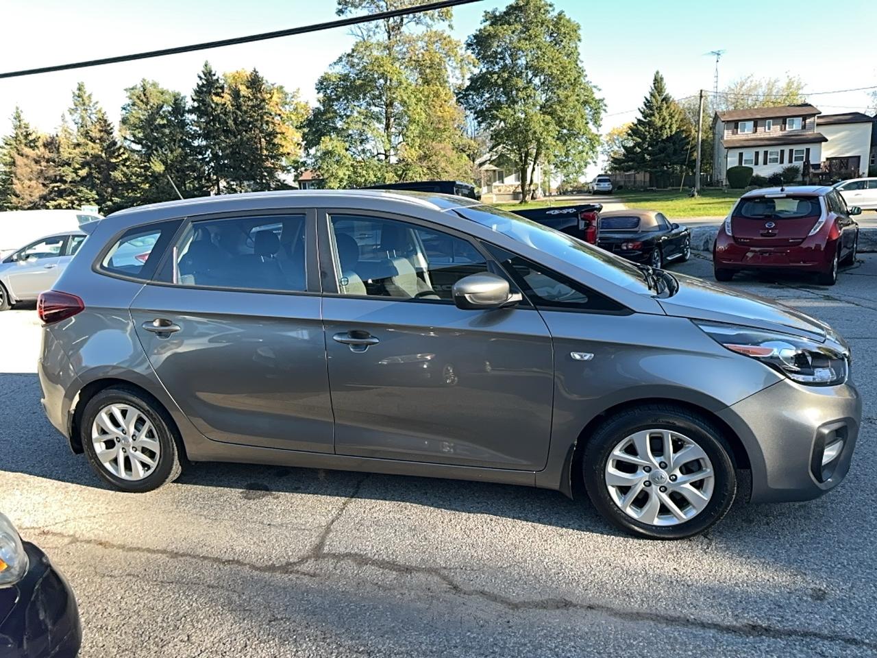 2017 Kia Rondo LX w/3rd Row Photo