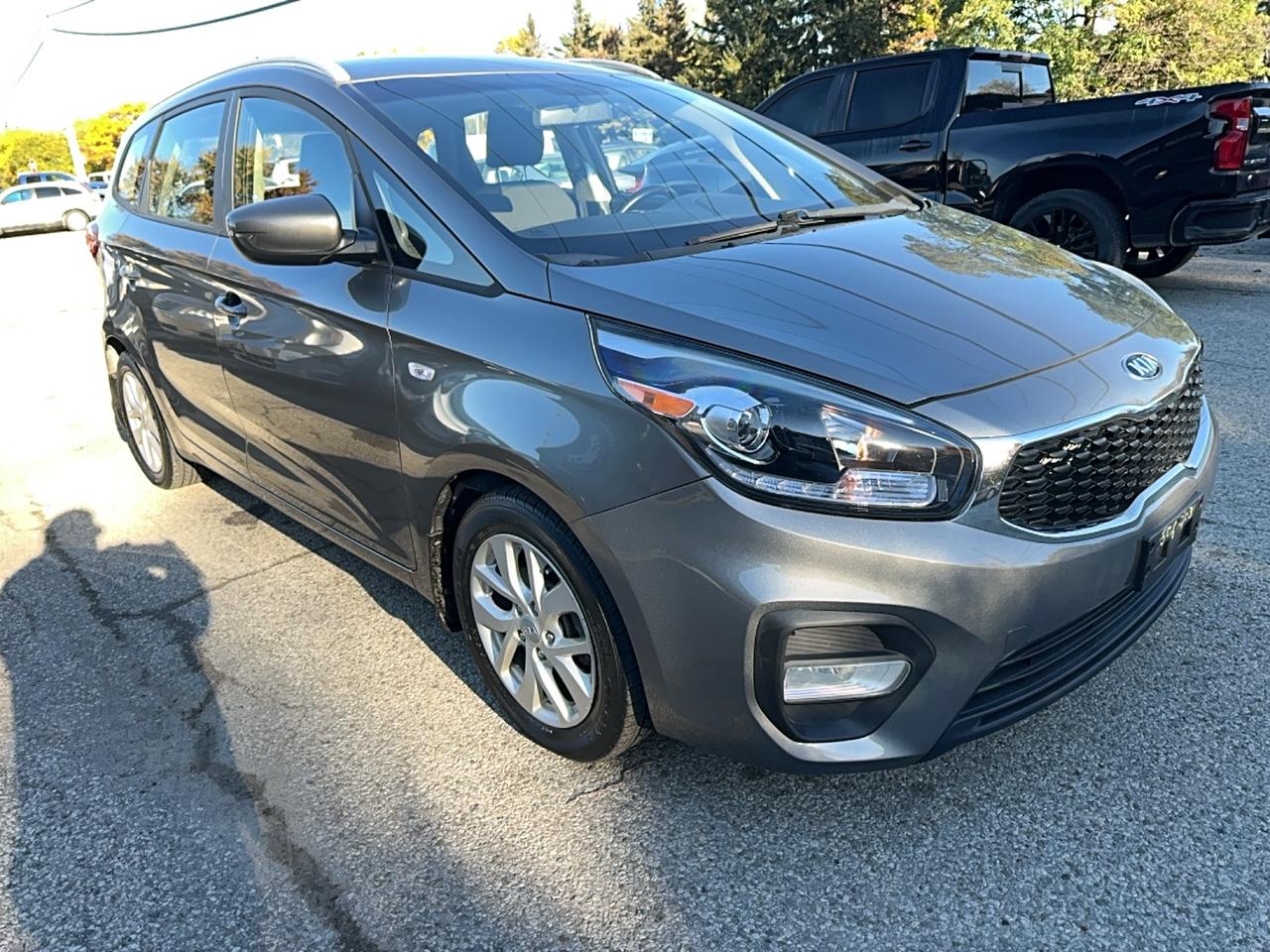 2017 Kia Rondo LX w/3rd Row Photo