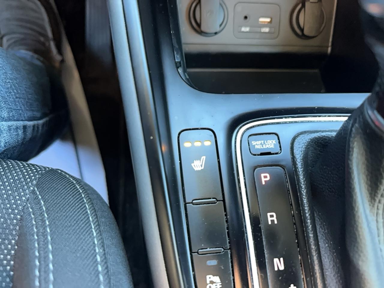 2017 Kia Rondo LX w/3rd Row Photo