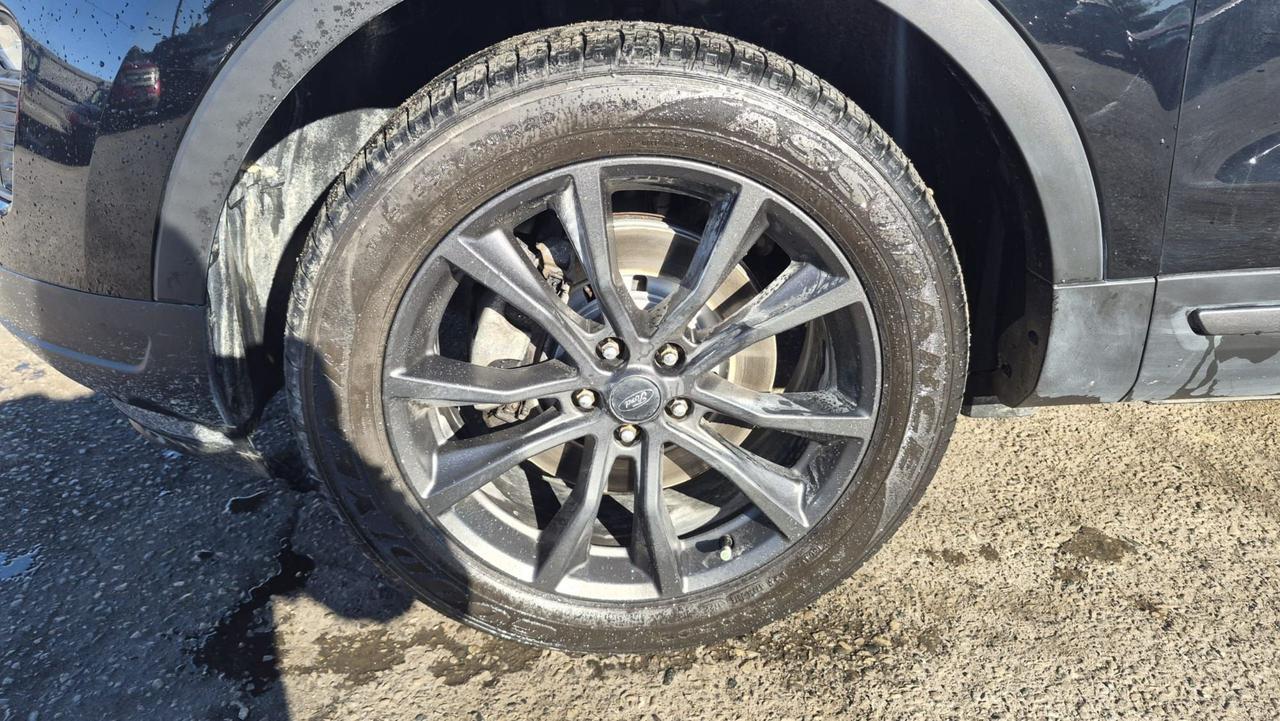 2018 Ford Explorer XLT, 4X4, ONLY 127KMS, 7 PASSENGER, CERTIFIED Photo