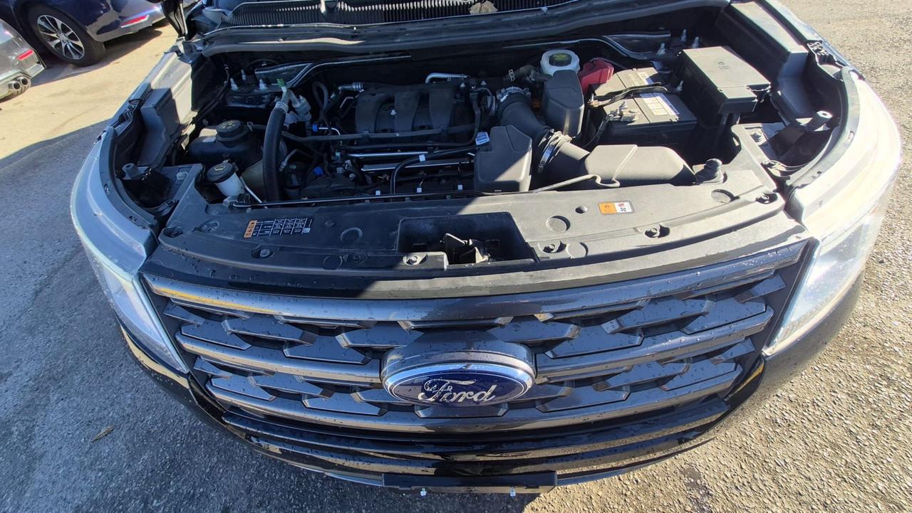 2018 Ford Explorer XLT, 4X4, ONLY 127KMS, 7 PASSENGER, CERTIFIED Photo