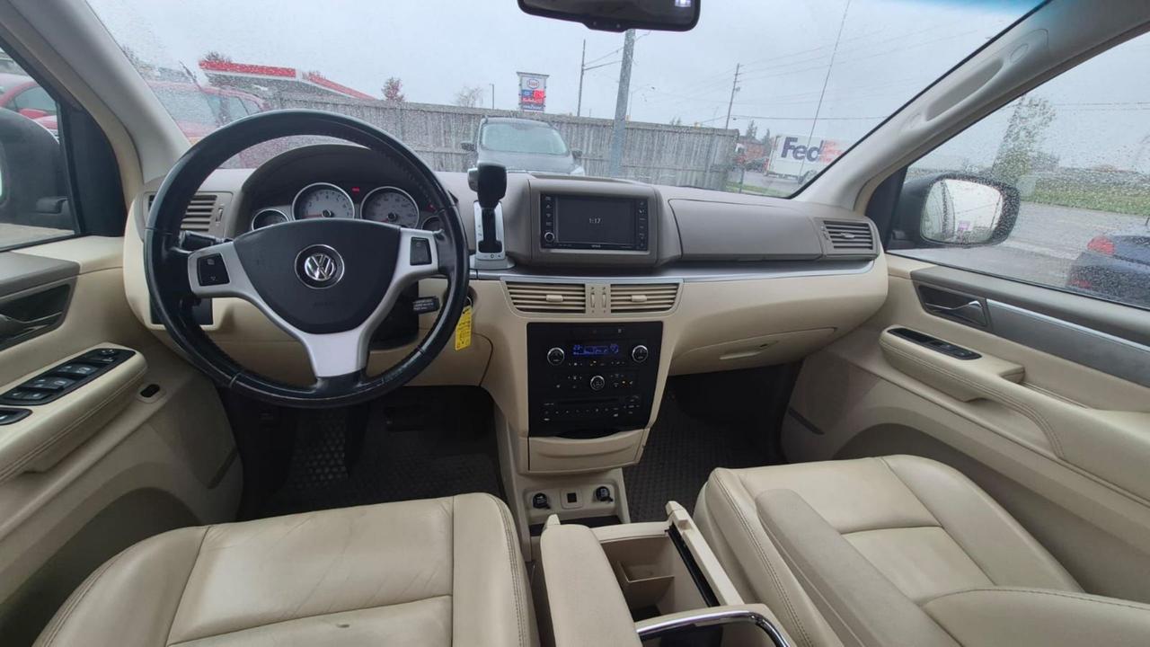 2009 Volkswagen Routan SEL PREMIUM, 7 PASS, LEATHER, LOADED, AS IS Photo