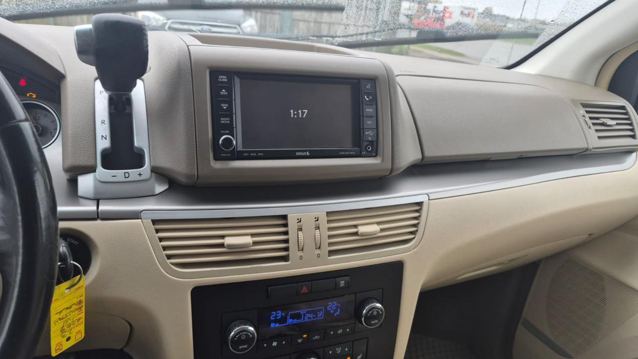2009 Volkswagen Routan SEL PREMIUM, 7 PASS, LEATHER, LOADED, AS IS Photo