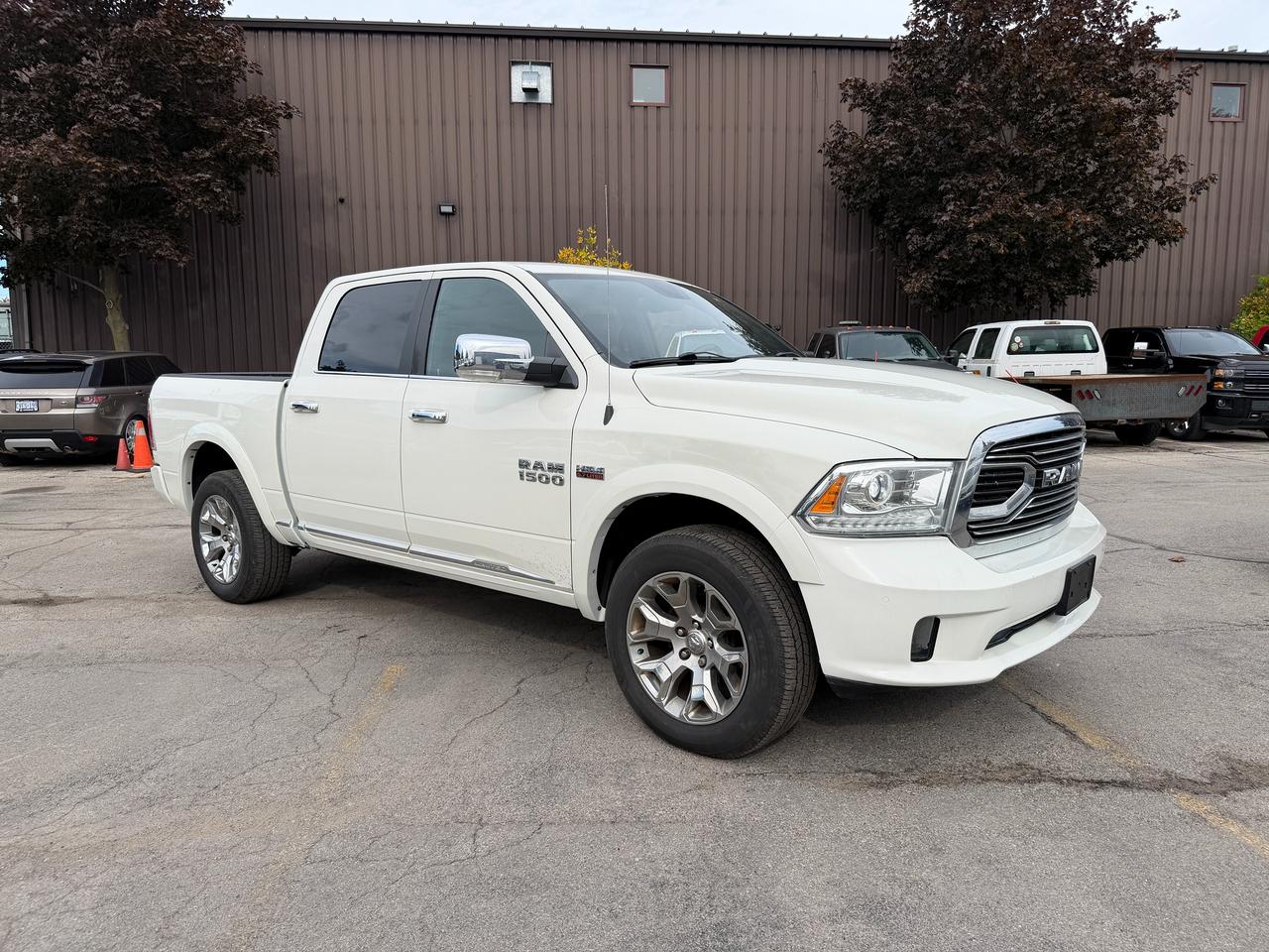 2016 RAM 1500 4WD CREW CAB 140.5" LIMITED Photo3