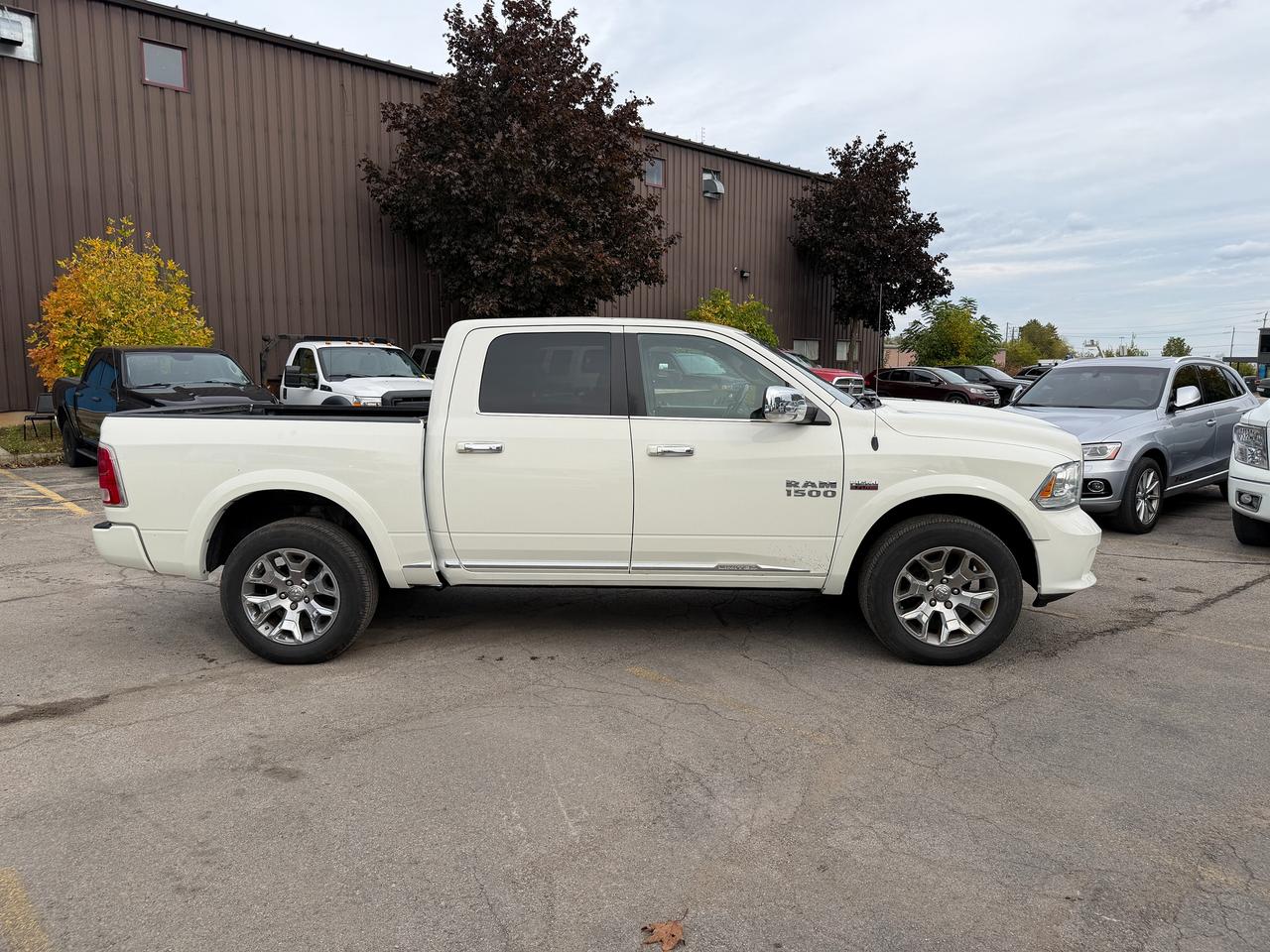 2016 RAM 1500 4WD CREW CAB 140.5" LIMITED Photo