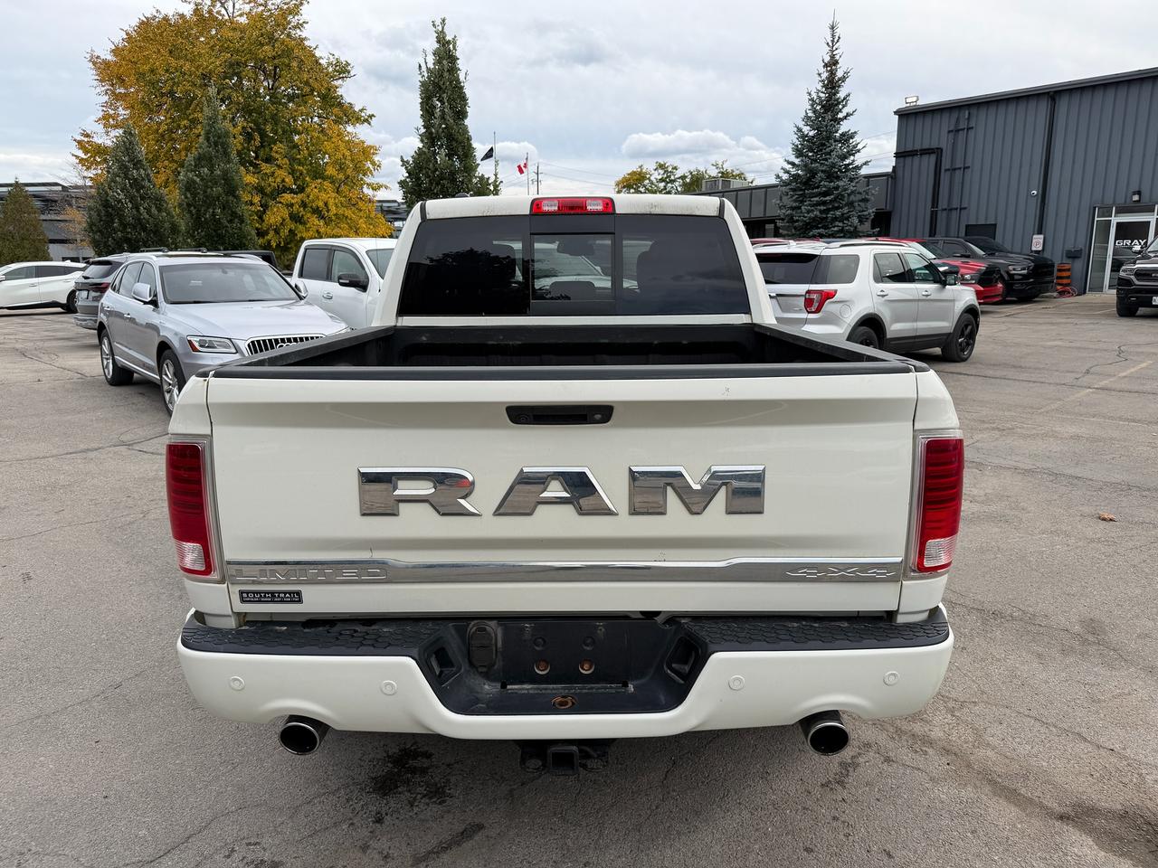 2016 RAM 1500 4WD CREW CAB 140.5" LIMITED Photo