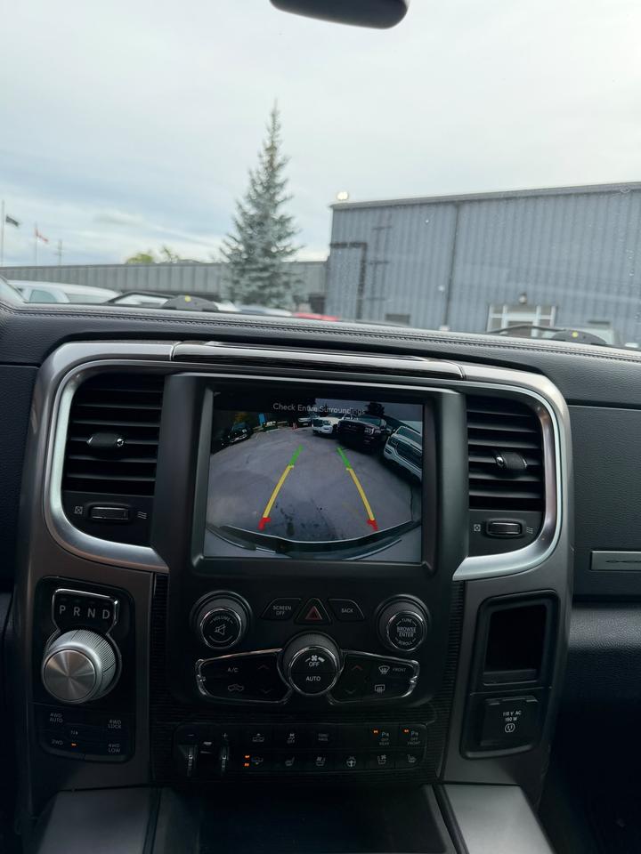 2016 RAM 1500 4WD CREW CAB 140.5" LIMITED Photo