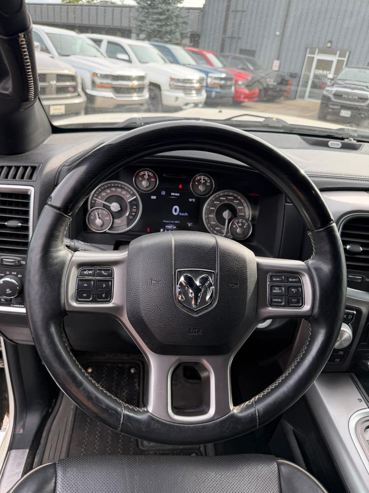 2016 RAM 1500 4WD CREW CAB 140.5" LIMITED Photo