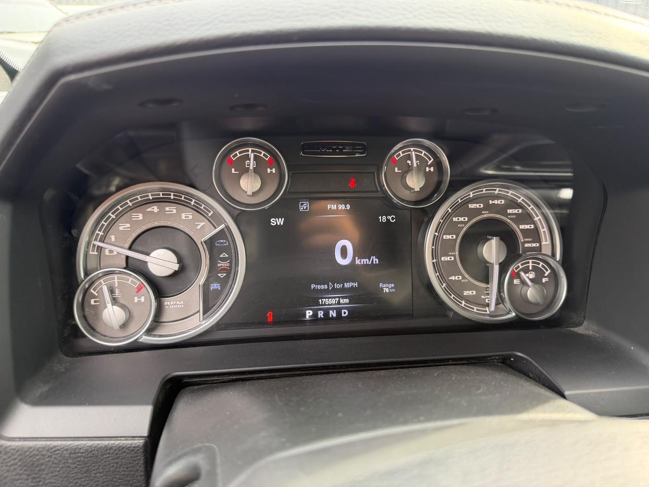 2016 RAM 1500 4WD CREW CAB 140.5" LIMITED Photo