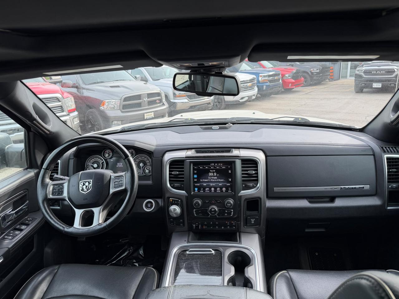 2016 RAM 1500 4WD CREW CAB 140.5" LIMITED Photo