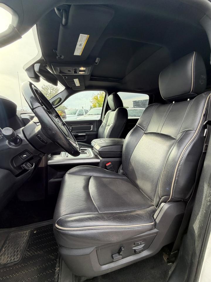 2016 RAM 1500 4WD CREW CAB 140.5" LIMITED Photo