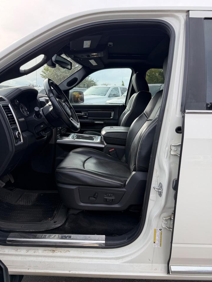 2016 RAM 1500 4WD CREW CAB 140.5" LIMITED Photo