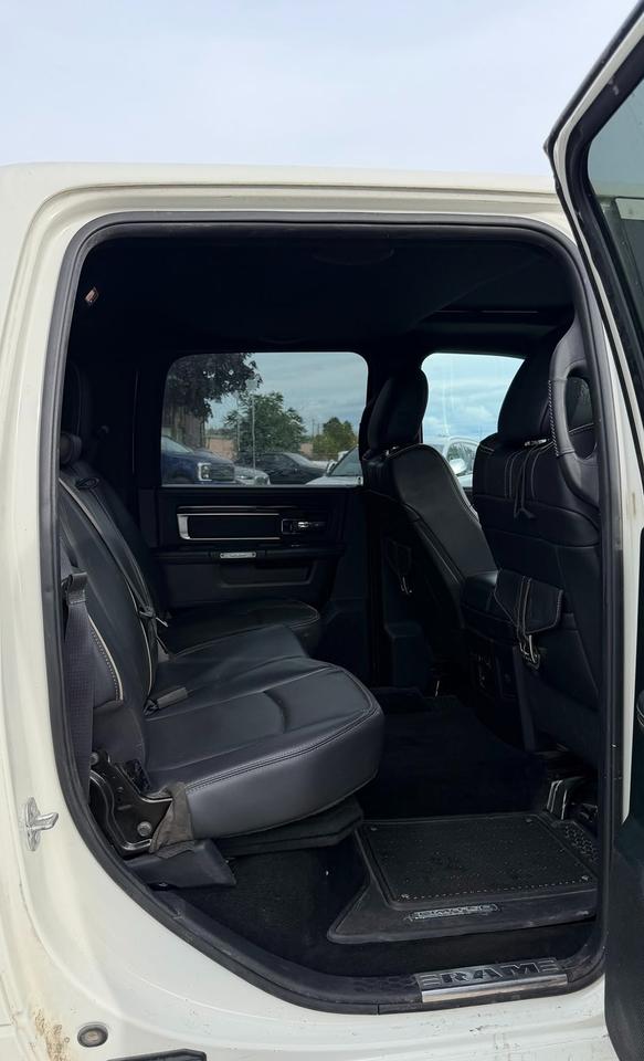 2016 RAM 1500 4WD CREW CAB 140.5" LIMITED Photo
