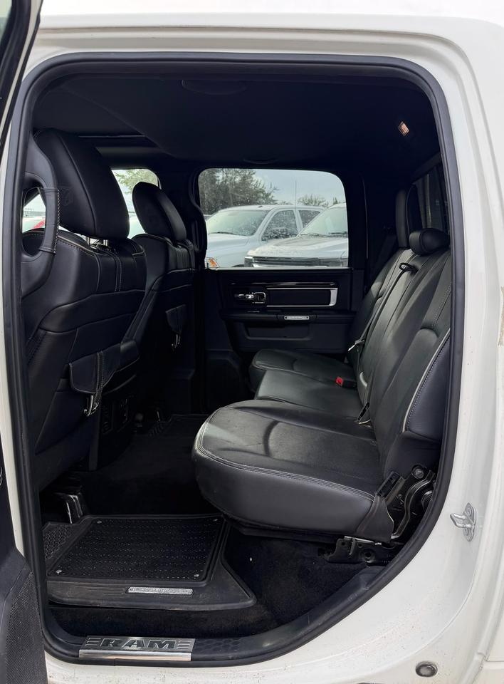 2016 RAM 1500 4WD CREW CAB 140.5" LIMITED Photo