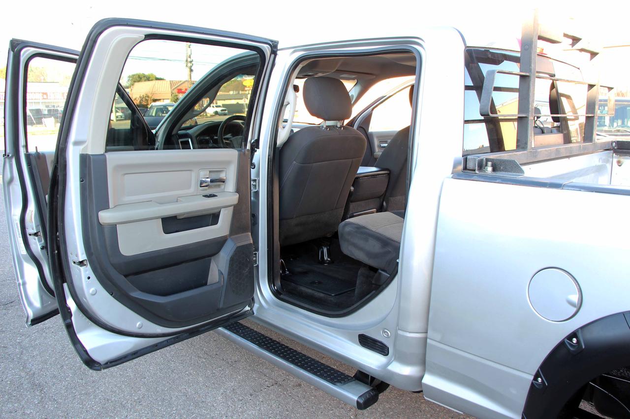 2011 RAM 2500 4WD CREW CAB 149" SLT Photo