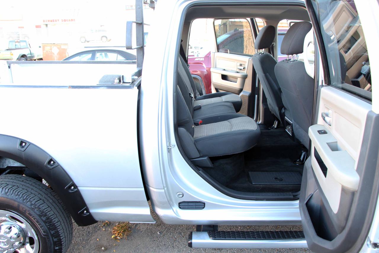 2011 RAM 2500 4WD CREW CAB 149" SLT Photo