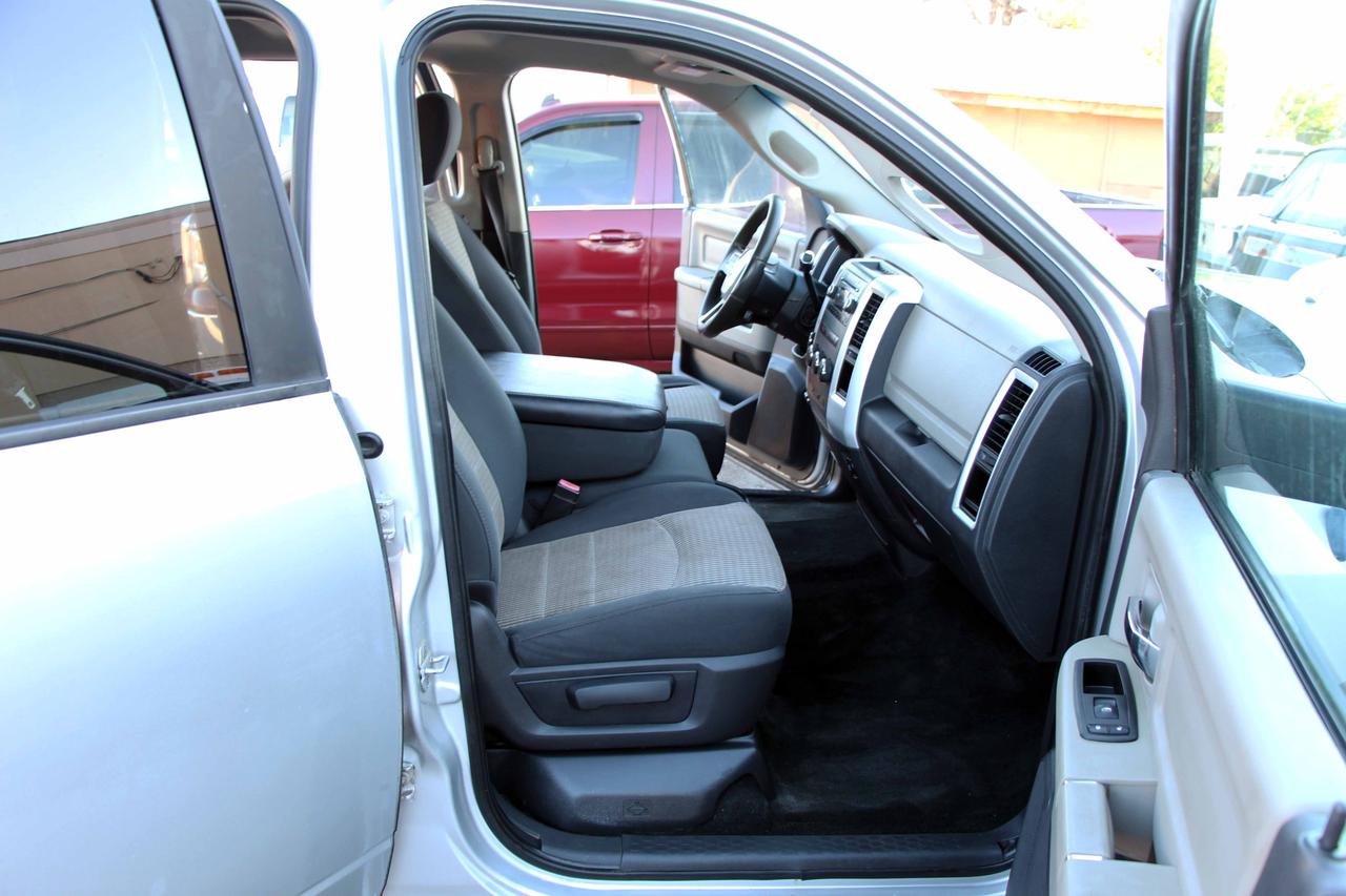 2011 RAM 2500 4WD CREW CAB 149" SLT Photo