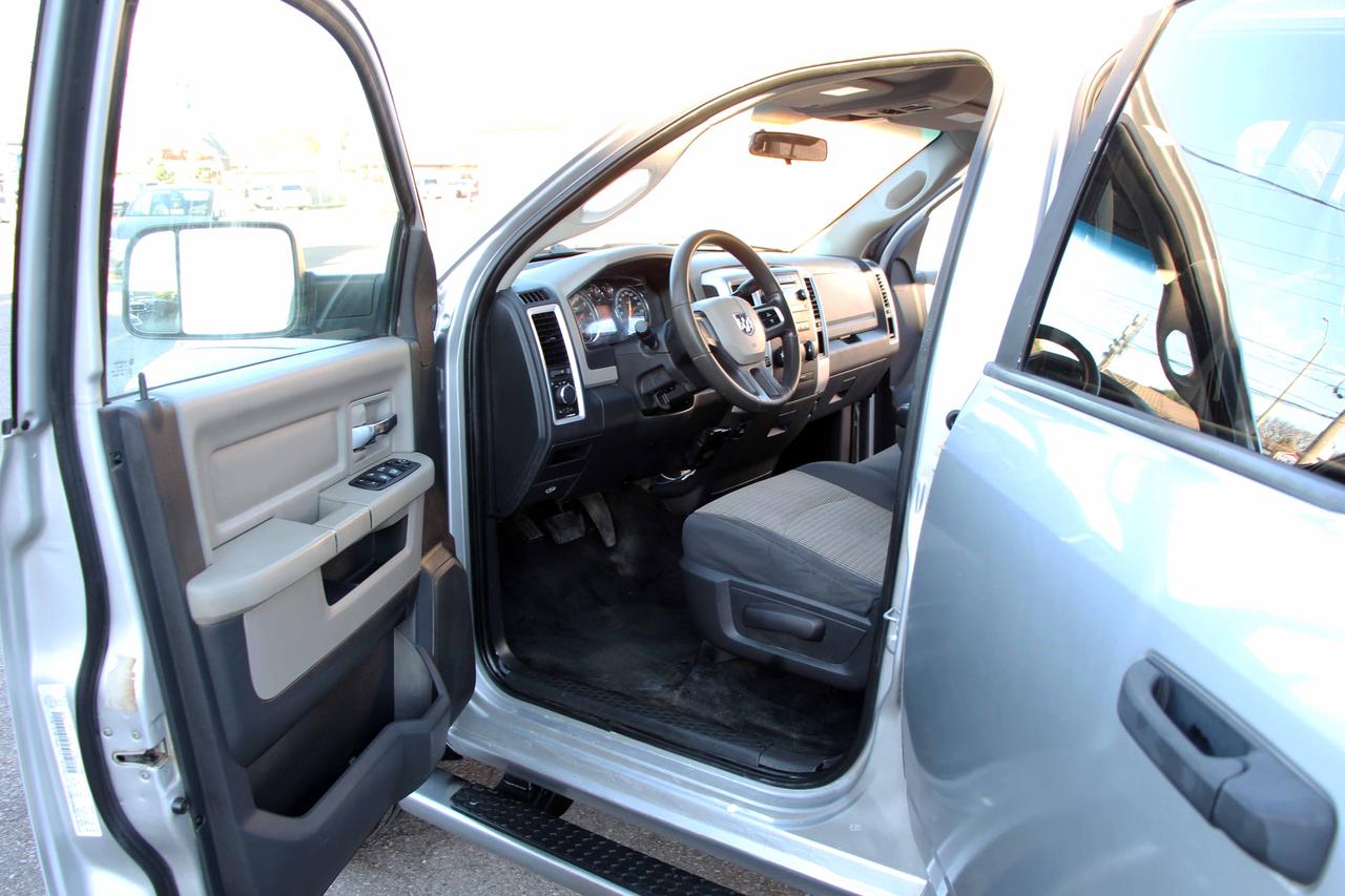 2011 RAM 2500 4WD CREW CAB 149" SLT Photo