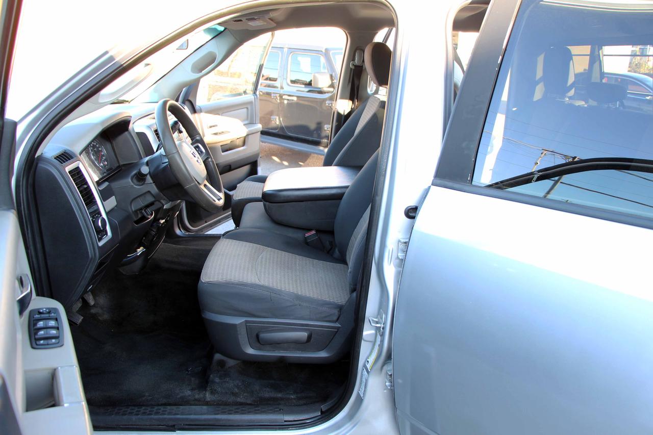 2011 RAM 2500 4WD CREW CAB 149" SLT Photo