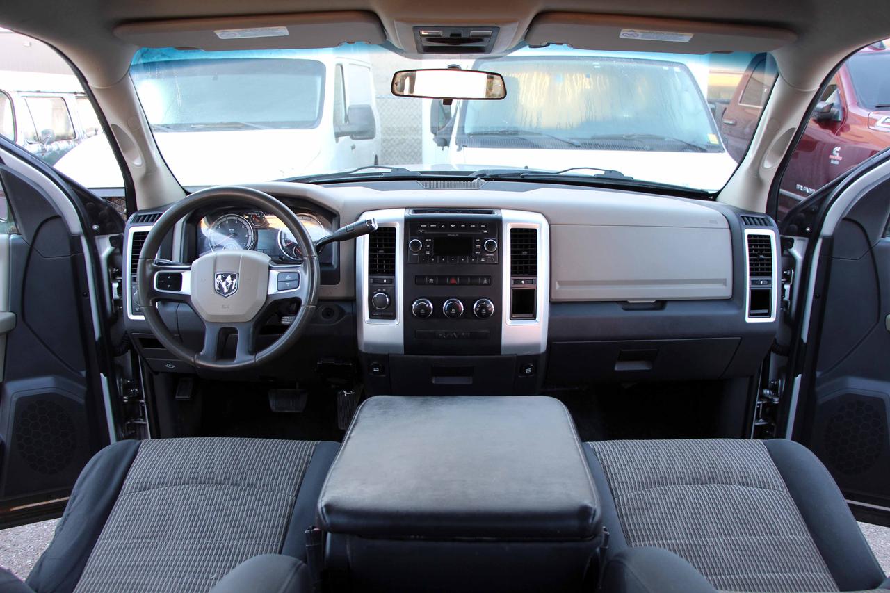 2011 RAM 2500 4WD CREW CAB 149" SLT Photo