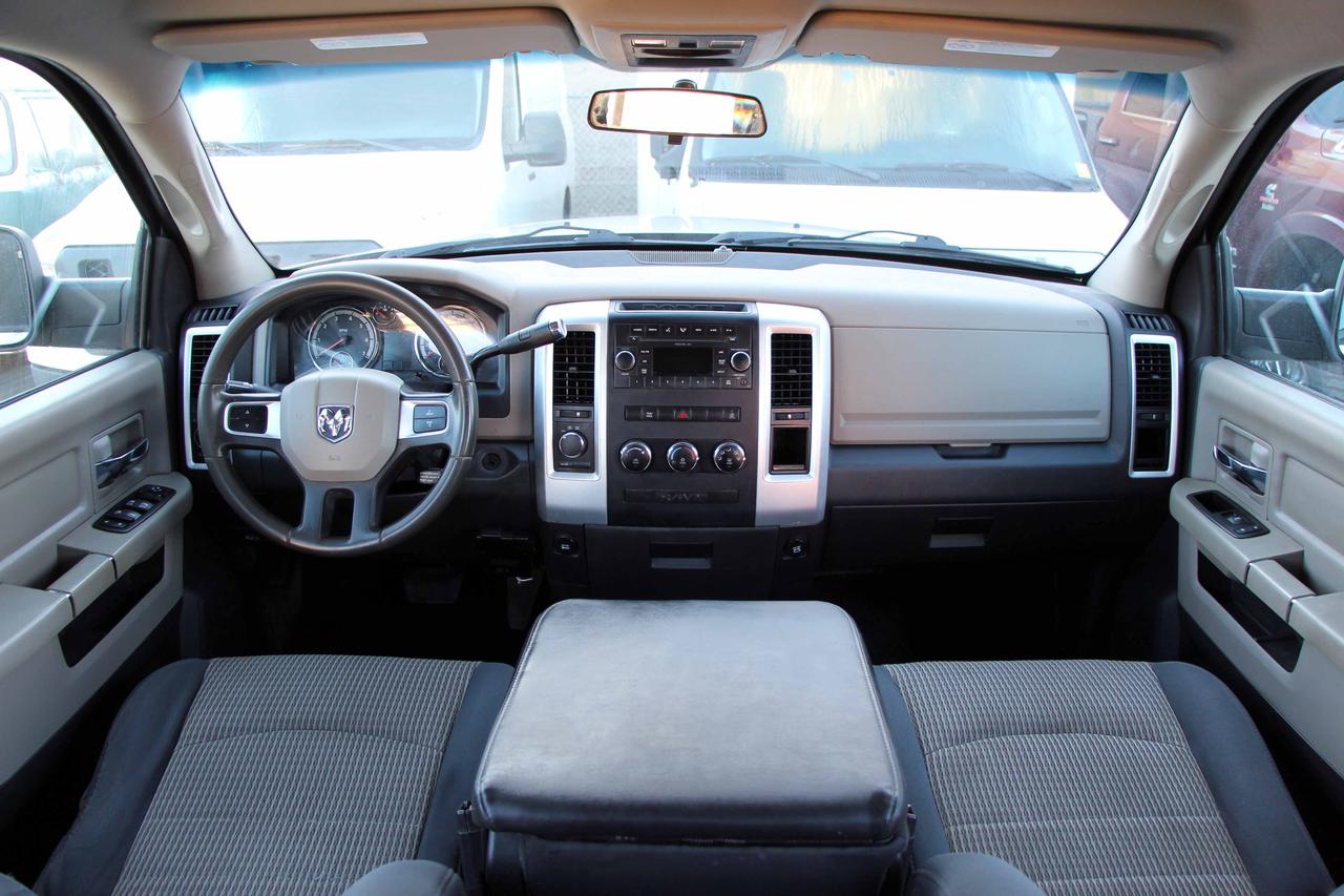 2011 RAM 2500 4WD CREW CAB 149" SLT Photo