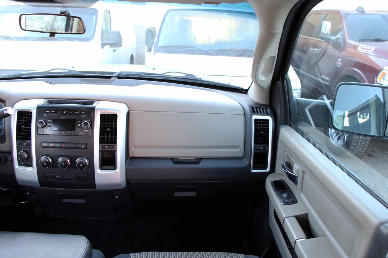 2011 RAM 2500 4WD CREW CAB 149" SLT Photo