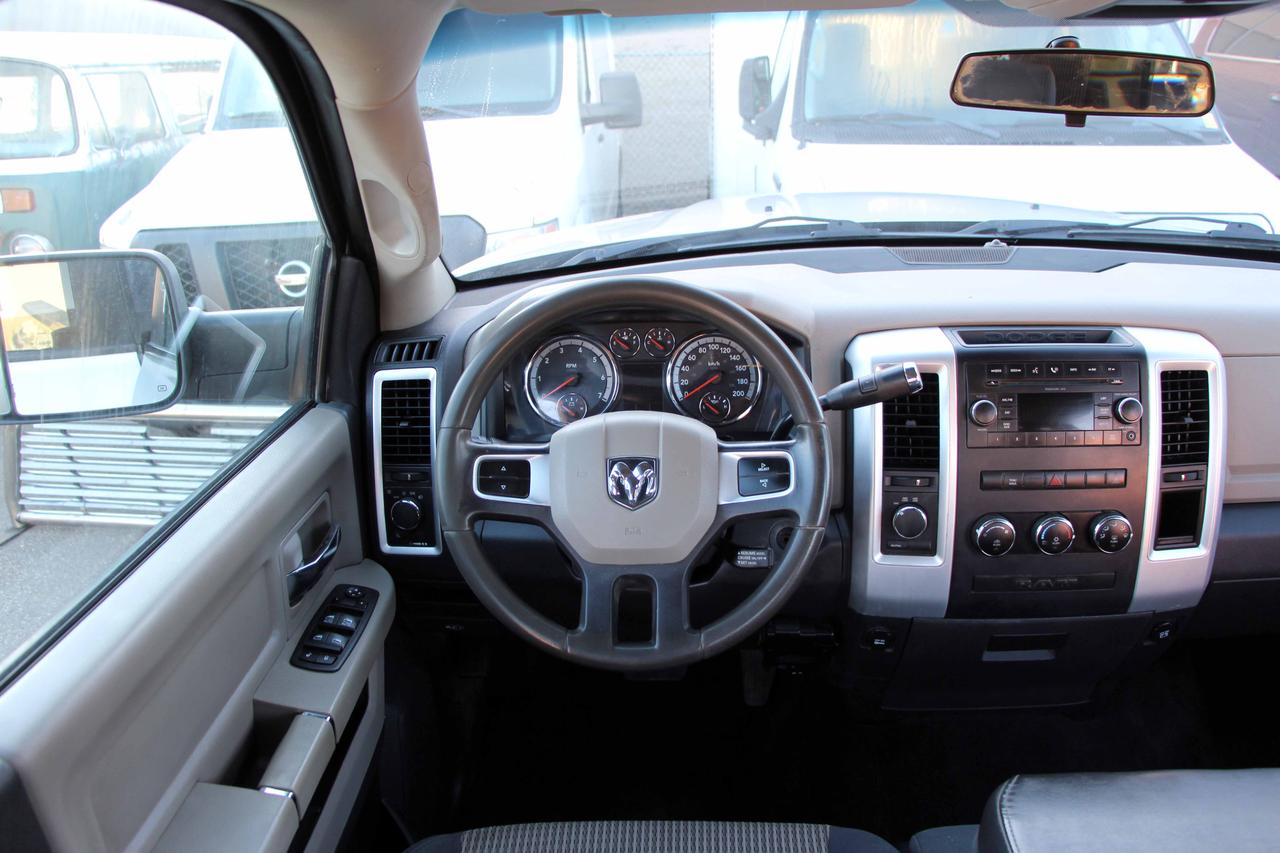 2011 RAM 2500 4WD CREW CAB 149" SLT Photo