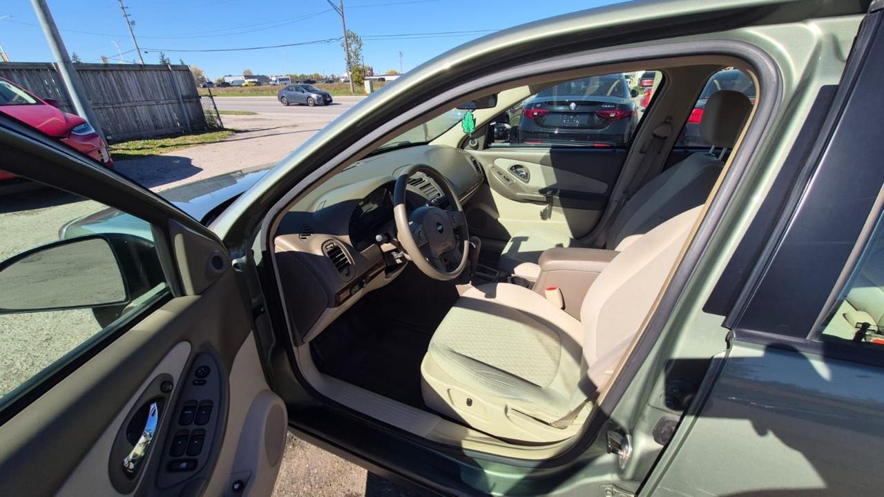 2005 Chevrolet Malibu SUPER LOW KMS, ONLY 25,000KMS, AUTO, 4CYL, CERT Photo