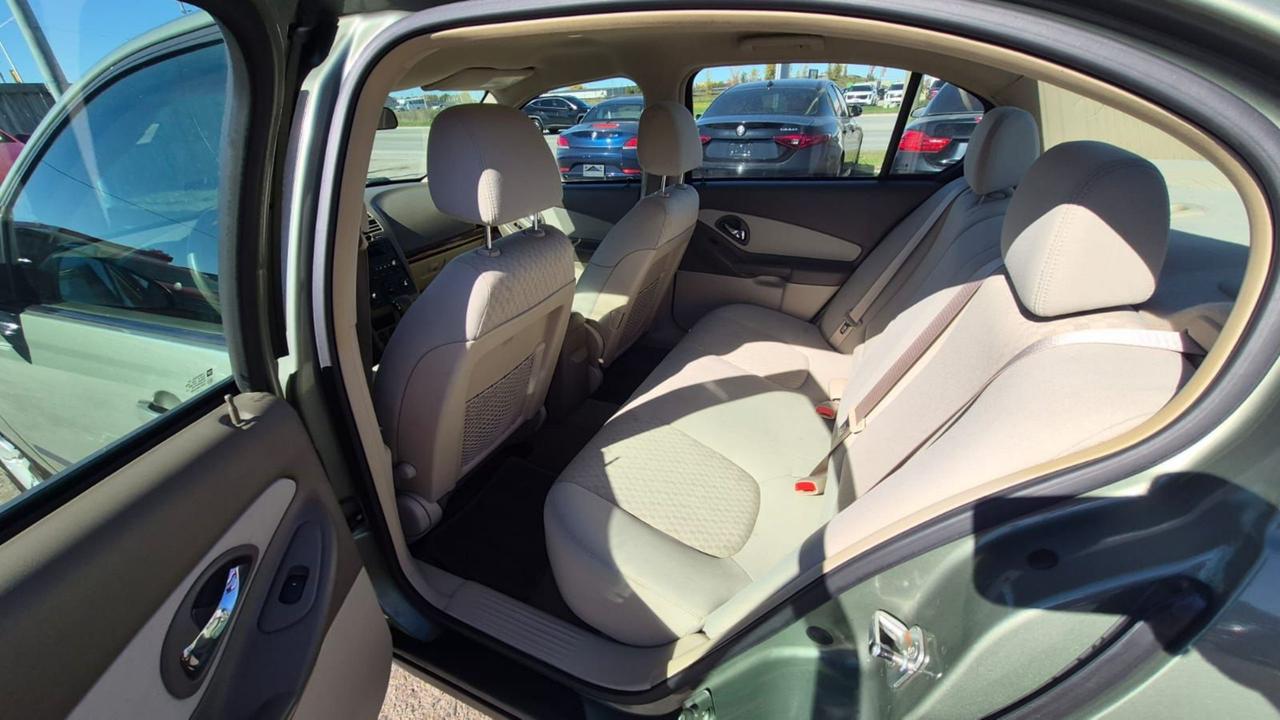 2005 Chevrolet Malibu SUPER LOW KMS, ONLY 25,000KMS, AUTO, 4CYL, CERT Photo