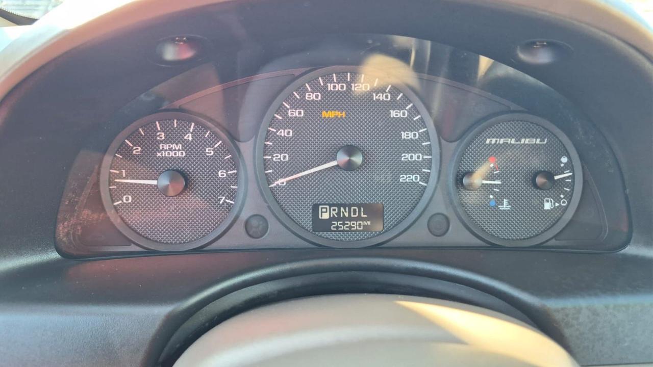 2005 Chevrolet Malibu SUPER LOW KMS, ONLY 25,000KMS, AUTO, 4CYL, CERT Photo