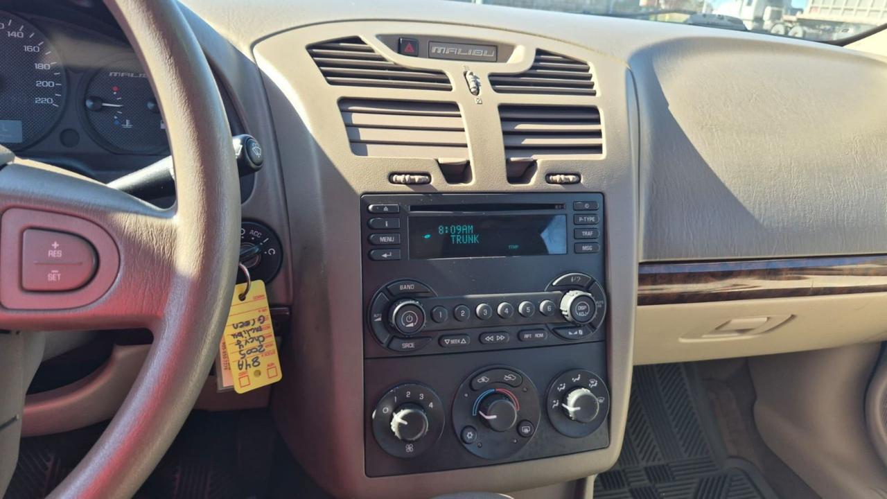 2005 Chevrolet Malibu SUPER LOW KMS, ONLY 25,000KMS, AUTO, 4CYL, CERT Photo