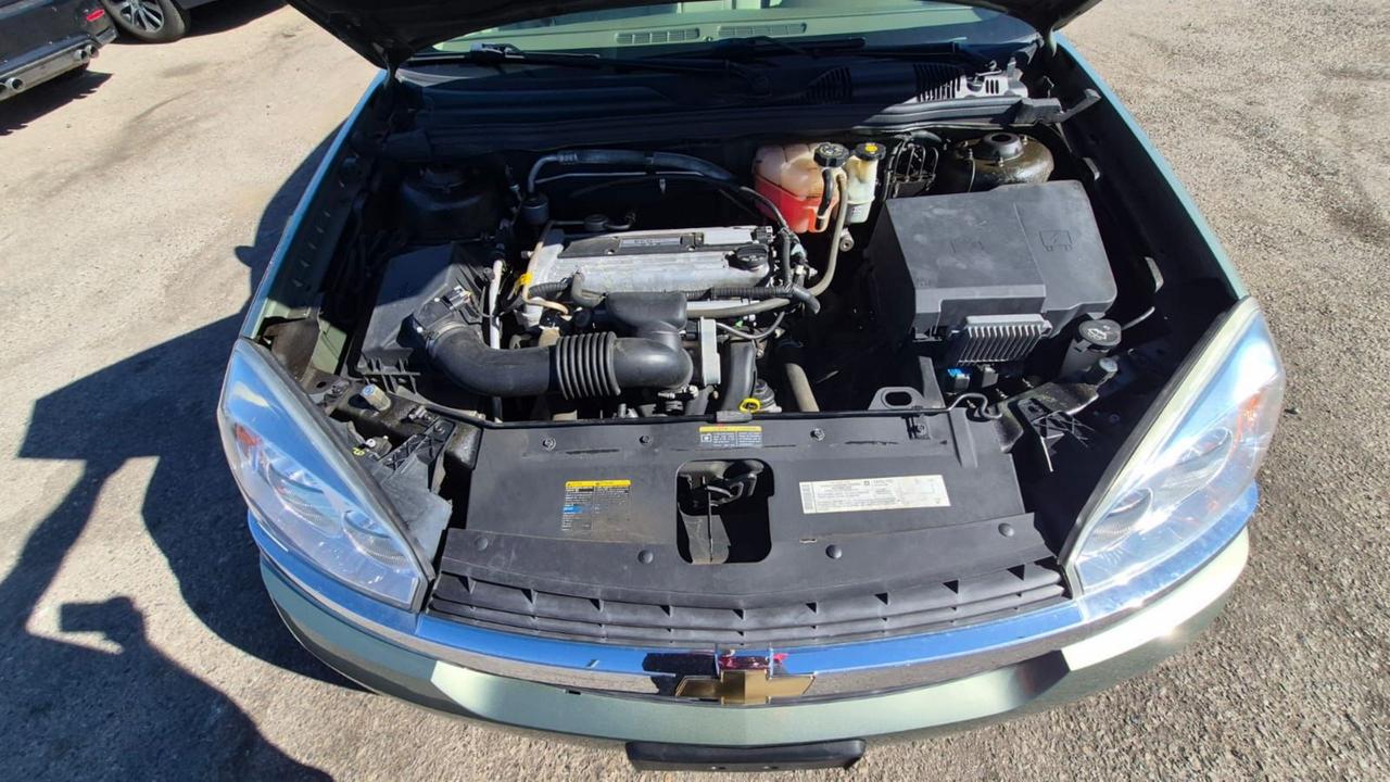 2005 Chevrolet Malibu SUPER LOW KMS, ONLY 25,000KMS, AUTO, 4CYL, CERT Photo