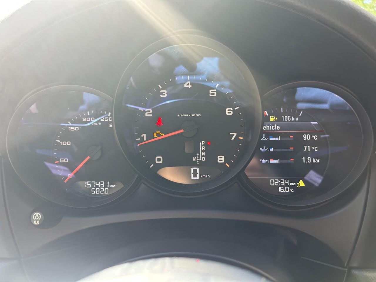 2018 Porsche Macan AWD, BACK-UP CAM, NAV, BLUETOOTH & MORE!! Photo