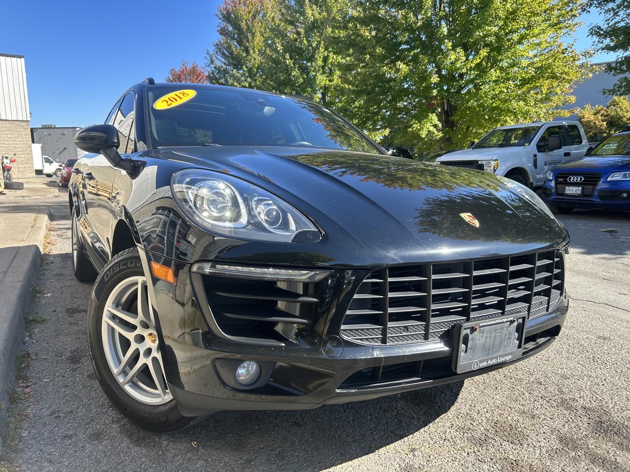2018 Porsche Macan AWD, BACK-UP CAM, NAV, BLUETOOTH & MORE!! Photo