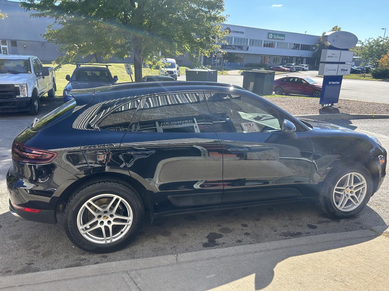 2018 Porsche Macan AWD, BACK-UP CAM, NAV, BLUETOOTH & MORE!! Photo